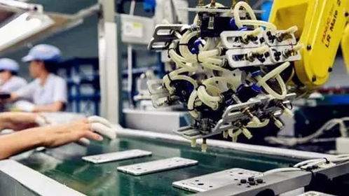 科技浪潮下的就業變革 富士康郭臺銘預測五年內機器取代八成工人，技術開發迎來新機遇